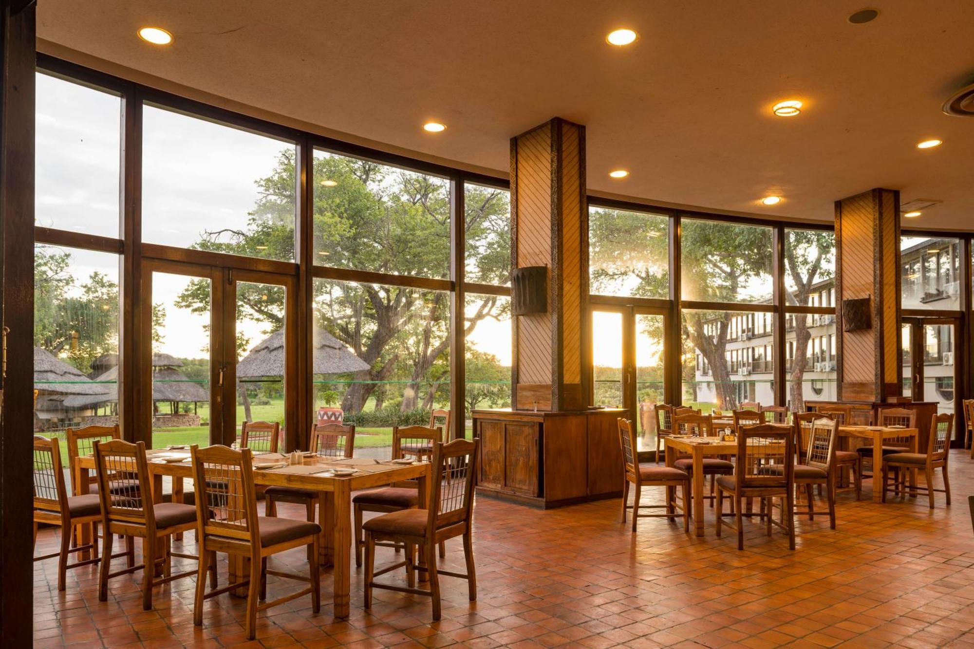 Hwange Safari Lodge Dete Exterior photo